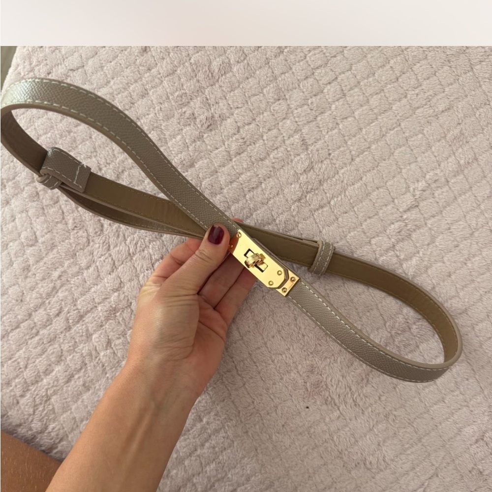 Elegant Beige Leather Belt with Gold Buckle